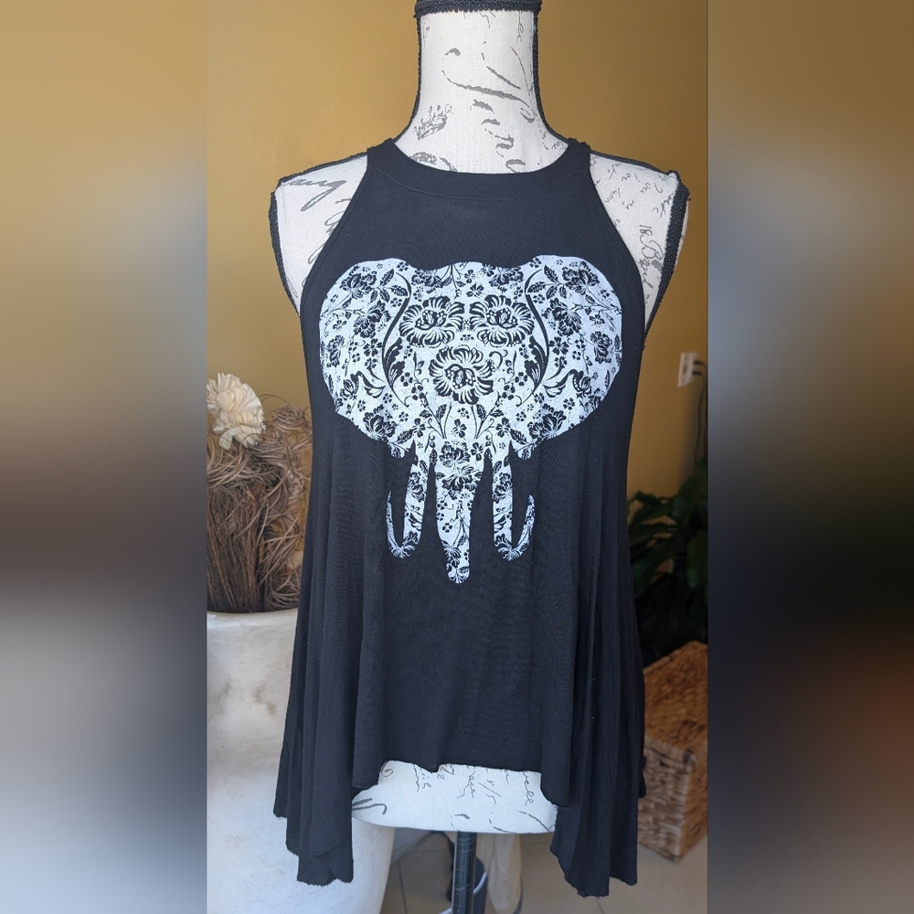 Bundle of 2 Graphic Tank Tops Size Medium